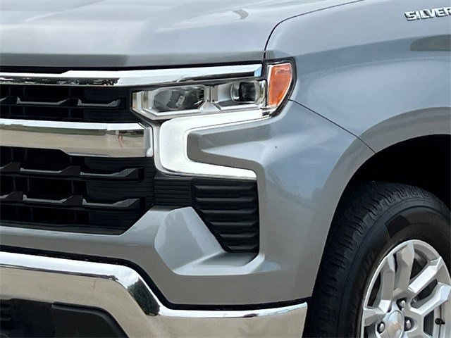 2024 Chevrolet Silverado 1500 LT photo 4