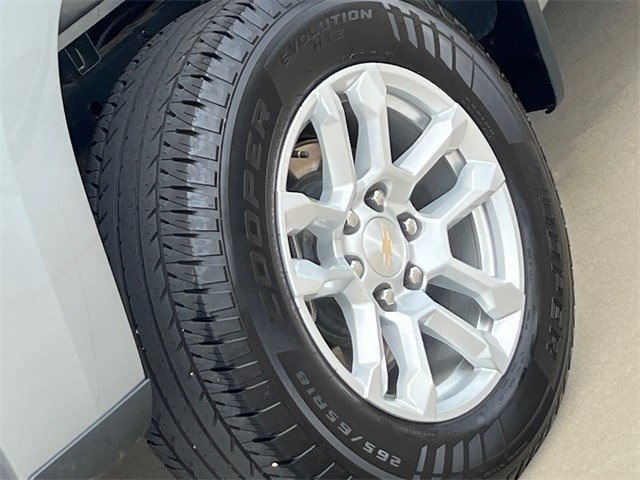 2024 Chevrolet Silverado 1500 LT photo 8