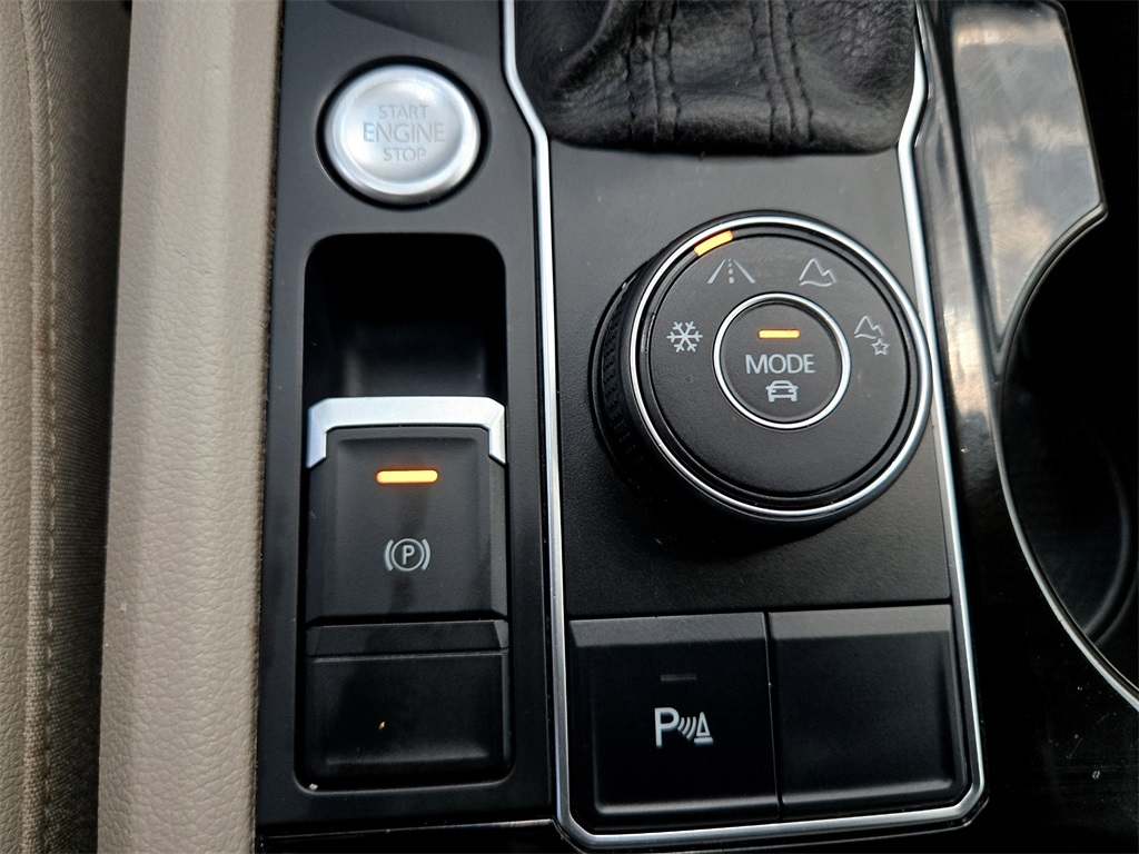 2019 Volkswagen Atlas SEL photo 23