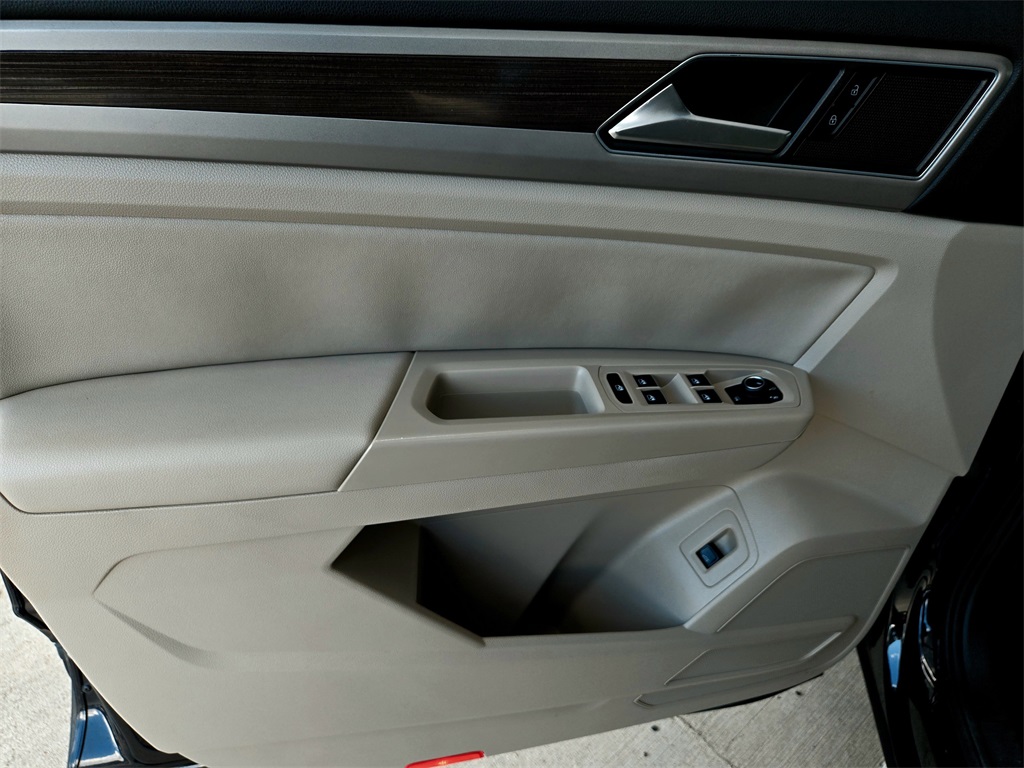 2019 Volkswagen Atlas SEL photo 32