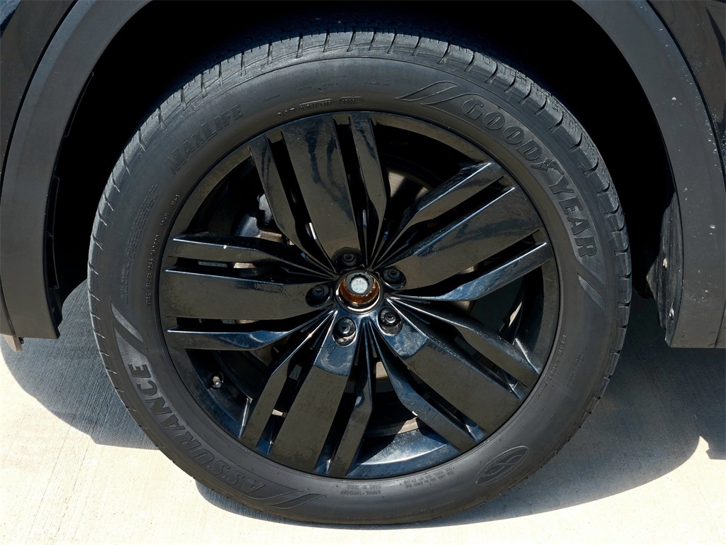 2019 Volkswagen Atlas SEL photo 9