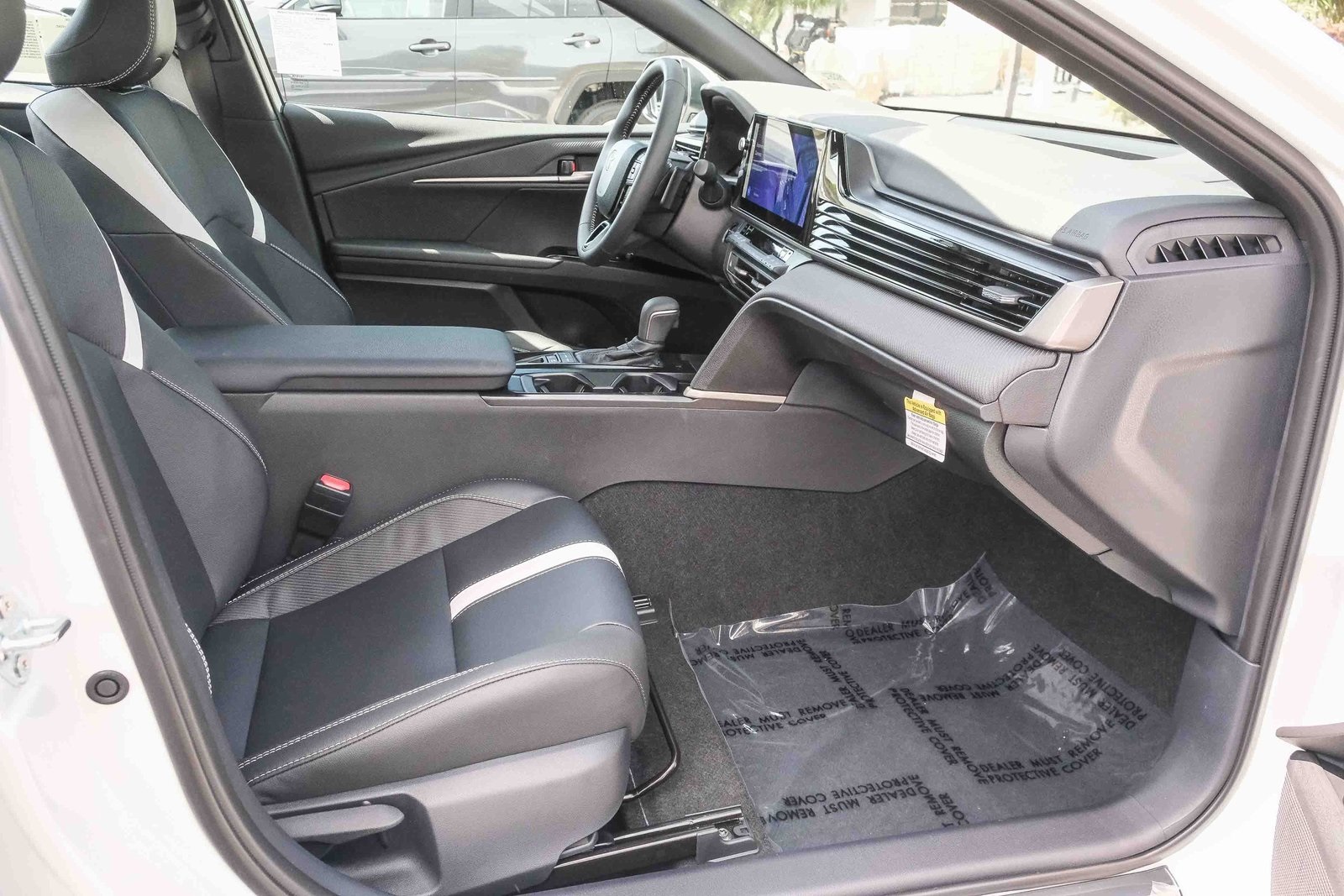 2025 Toyota Camry SE photo 16