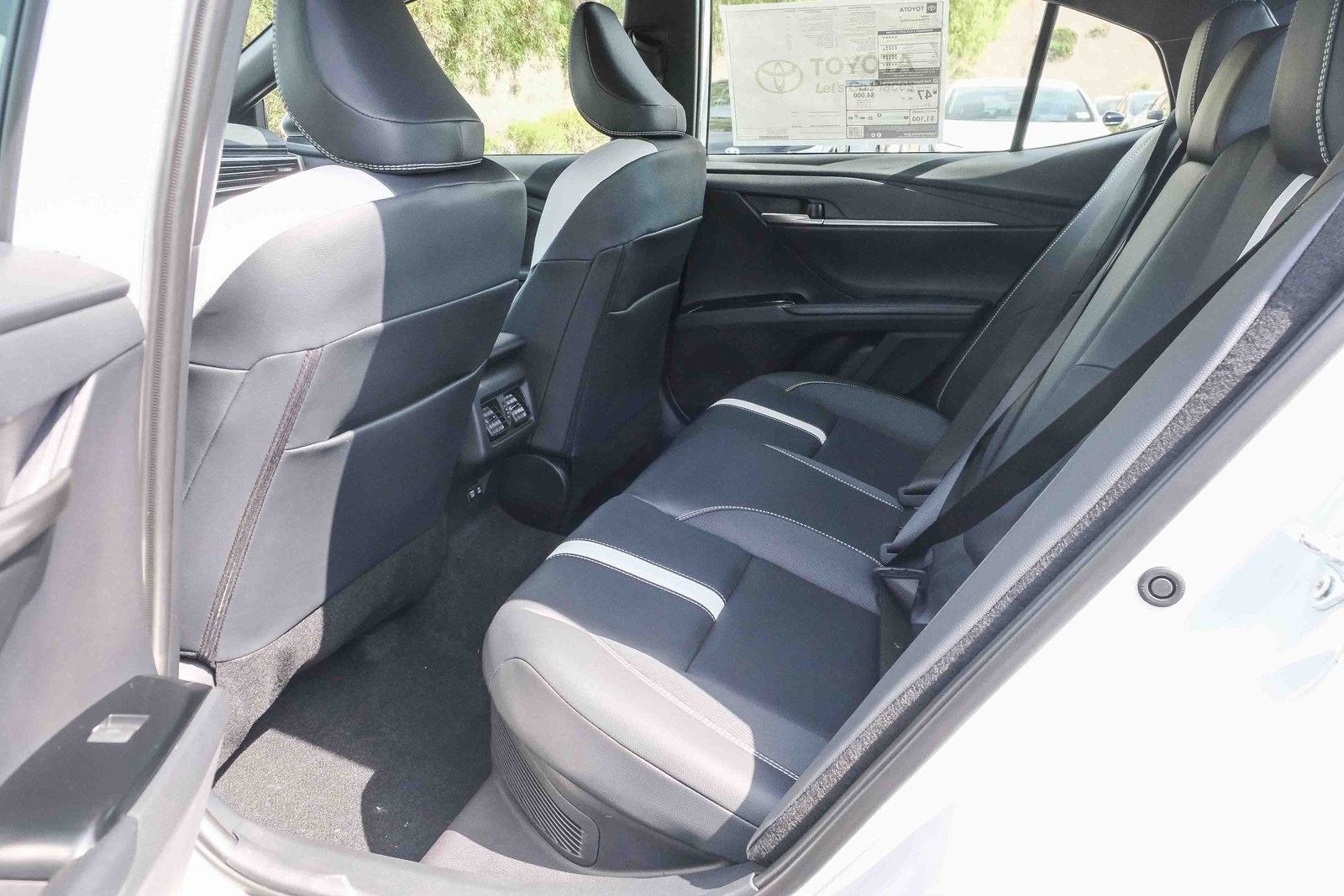 2025 Toyota Camry SE photo 17