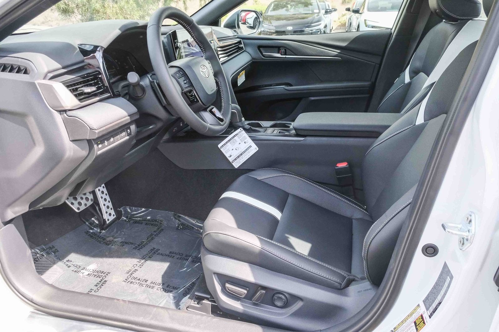 2025 Toyota Camry SE photo 18