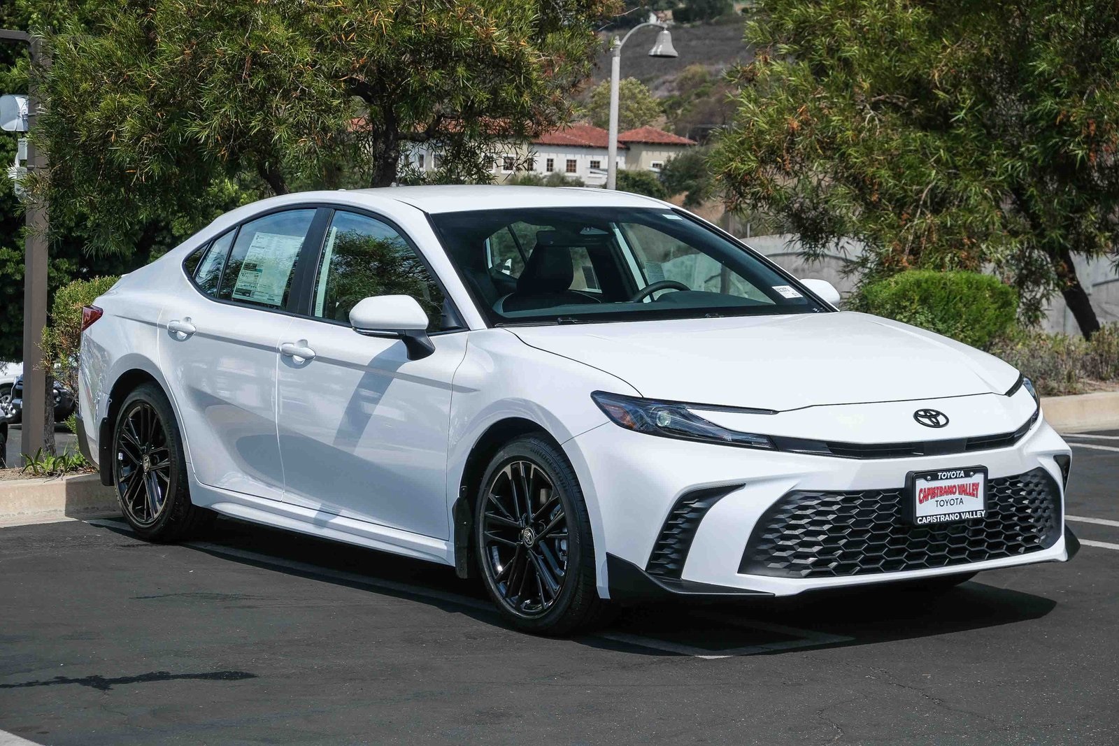 2025 Toyota Camry SE photo 3
