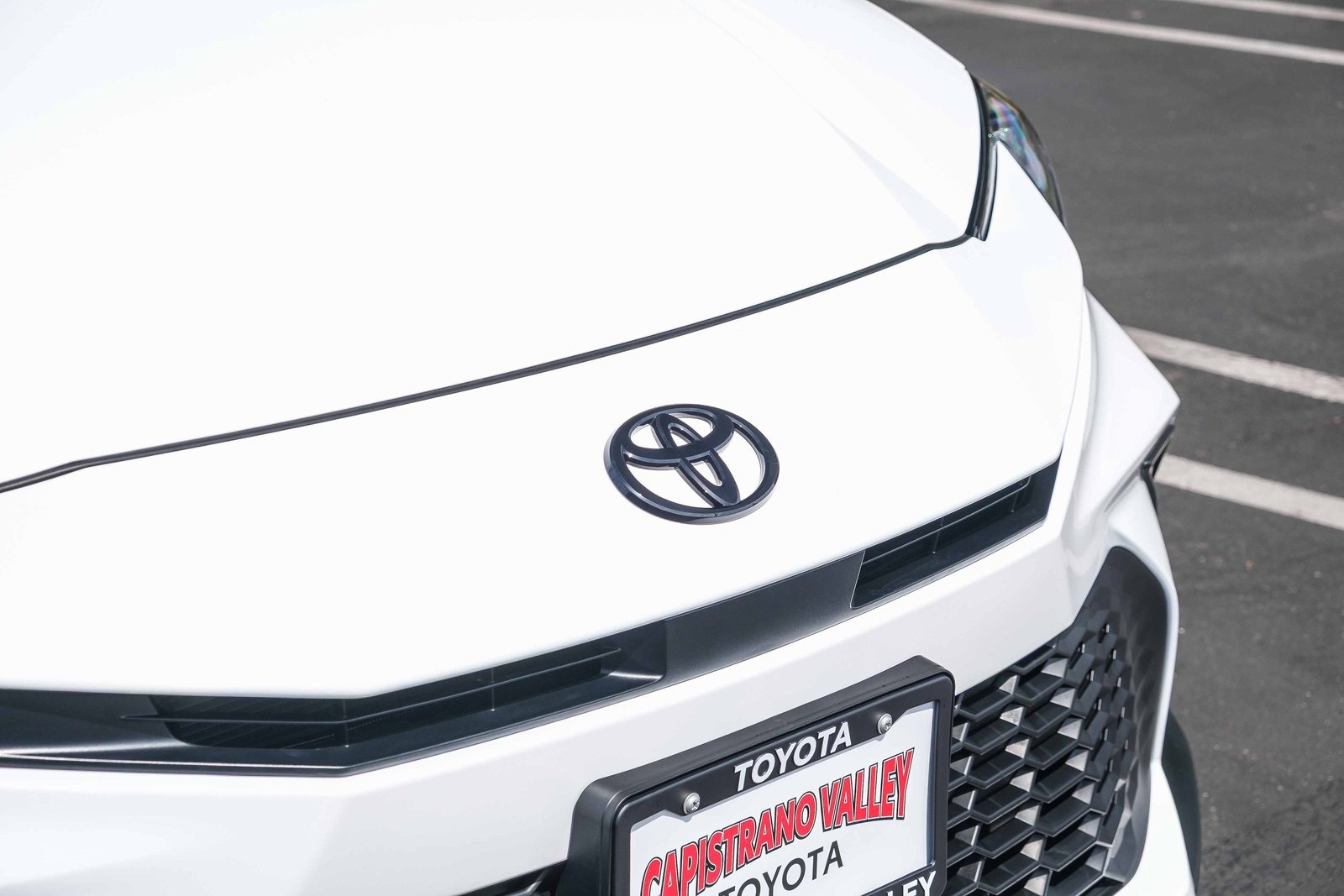 2025 Toyota Camry SE photo 4