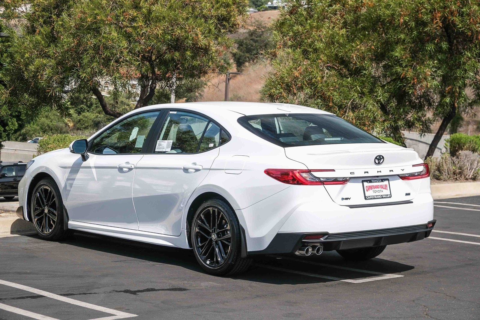 2025 Toyota Camry SE photo 7
