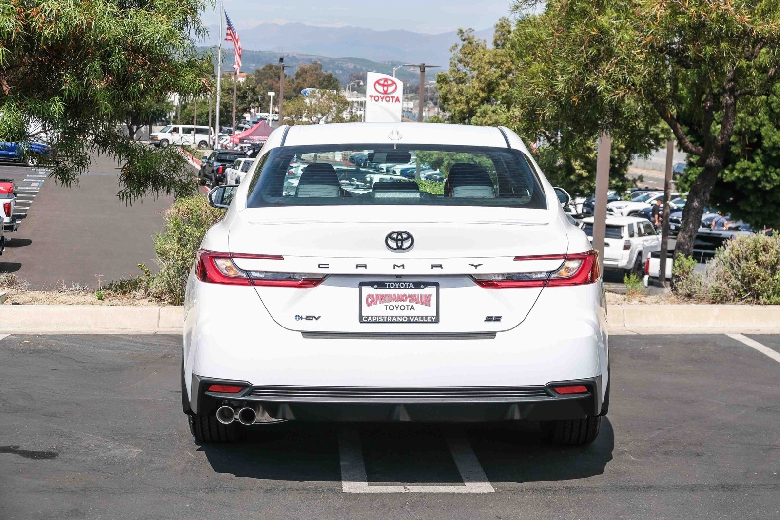 2025 Toyota Camry SE photo 8