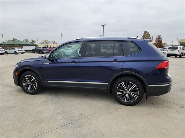 2024 Volkswagen Tiguan Wolfsburg Edition photo 2