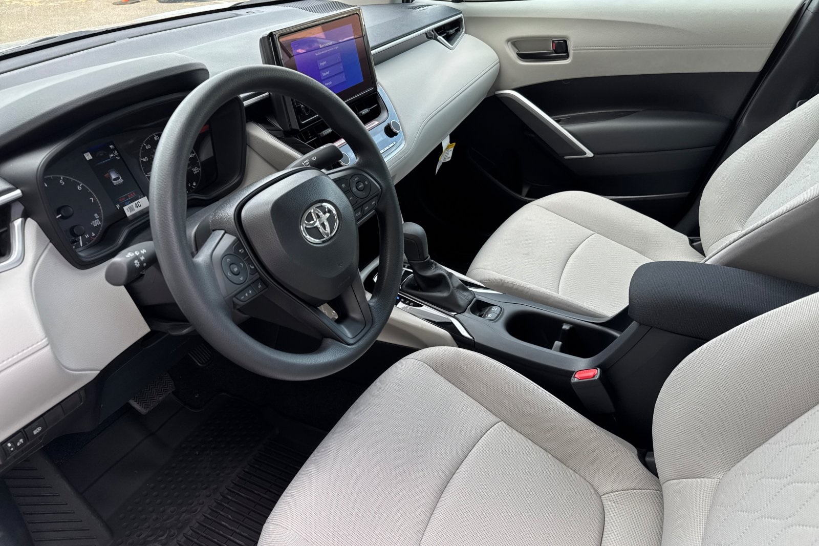 2025 Toyota Corolla Cross L photo 10