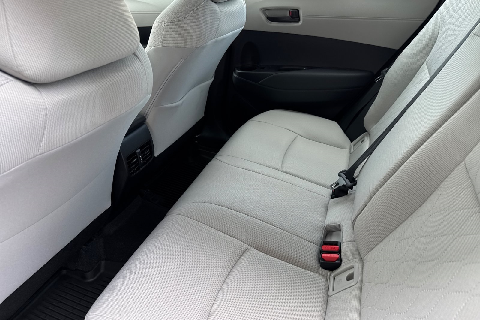 2025 Toyota Corolla Cross L photo 12