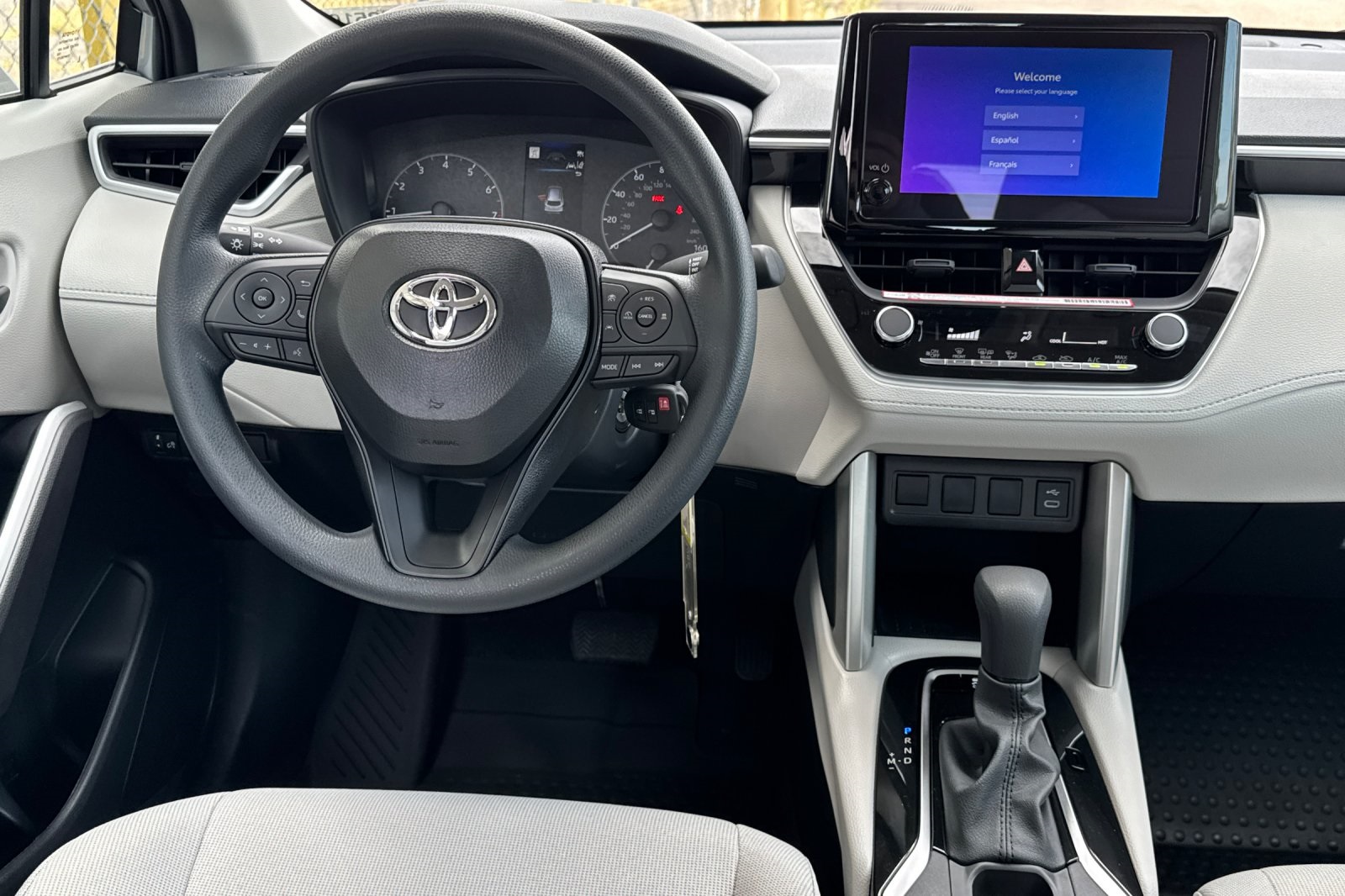 2025 Toyota Corolla Cross L photo 13