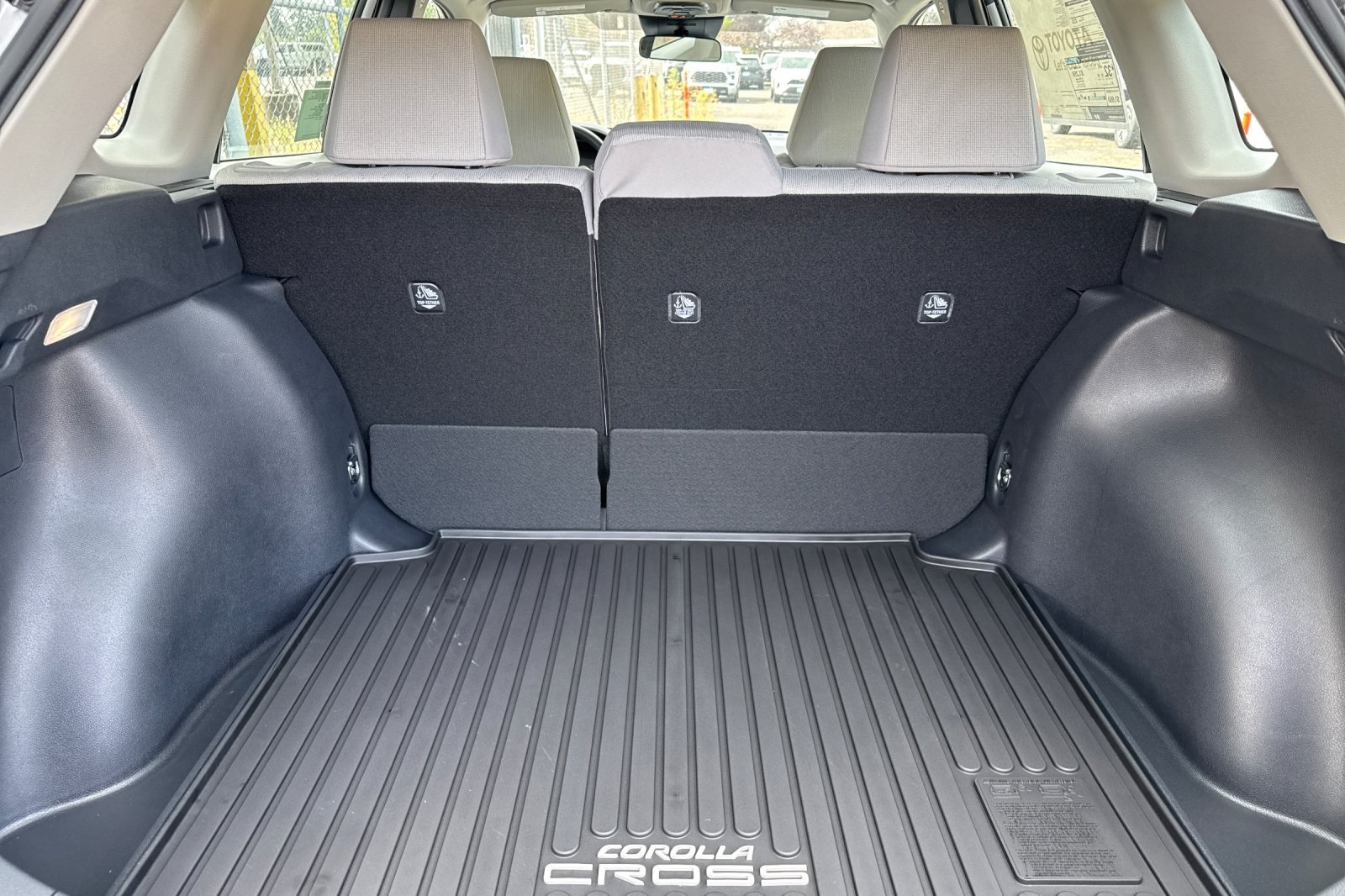 2025 Toyota Corolla Cross L photo 14