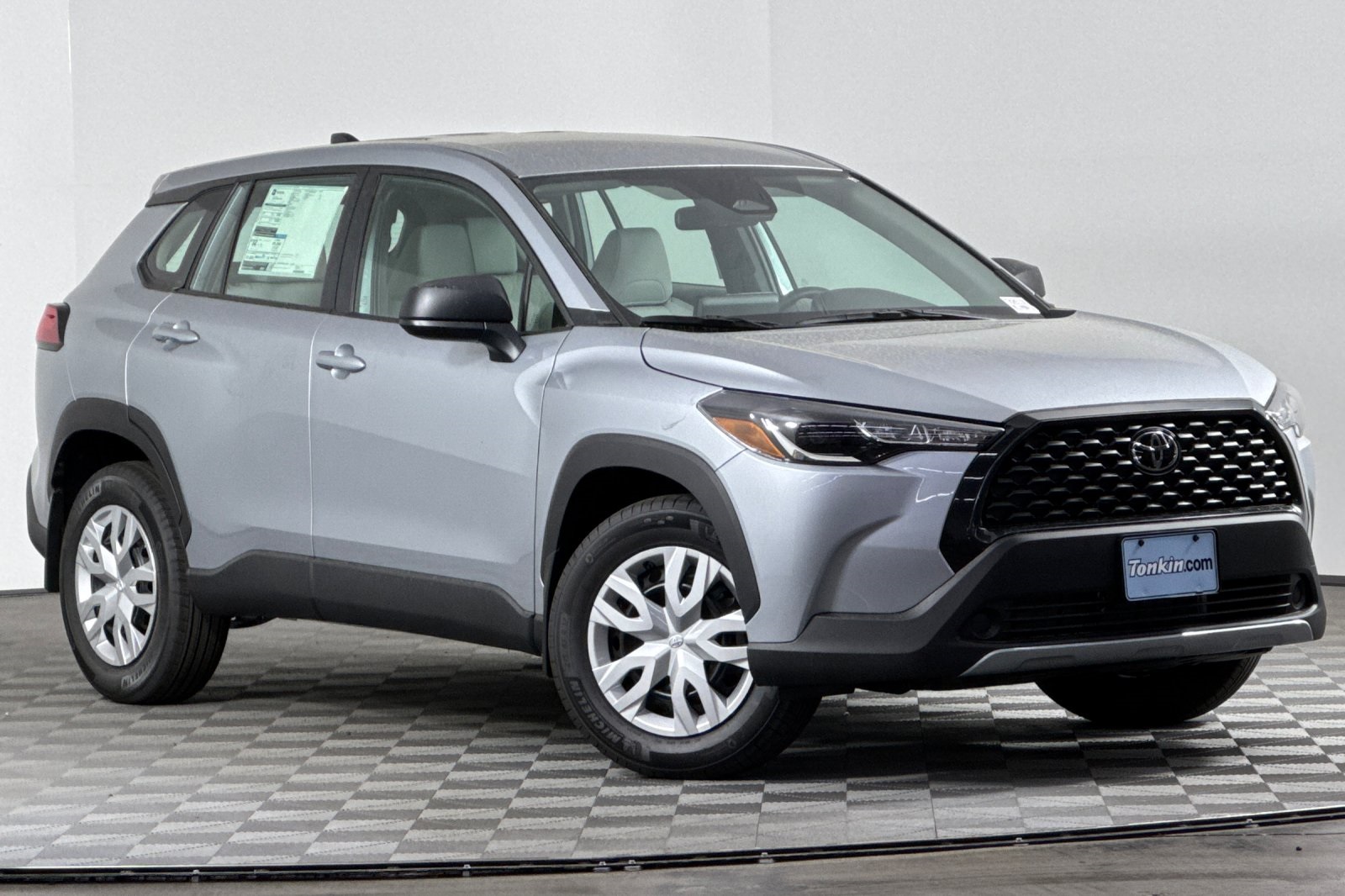 2025 Toyota Corolla Cross L photo 2