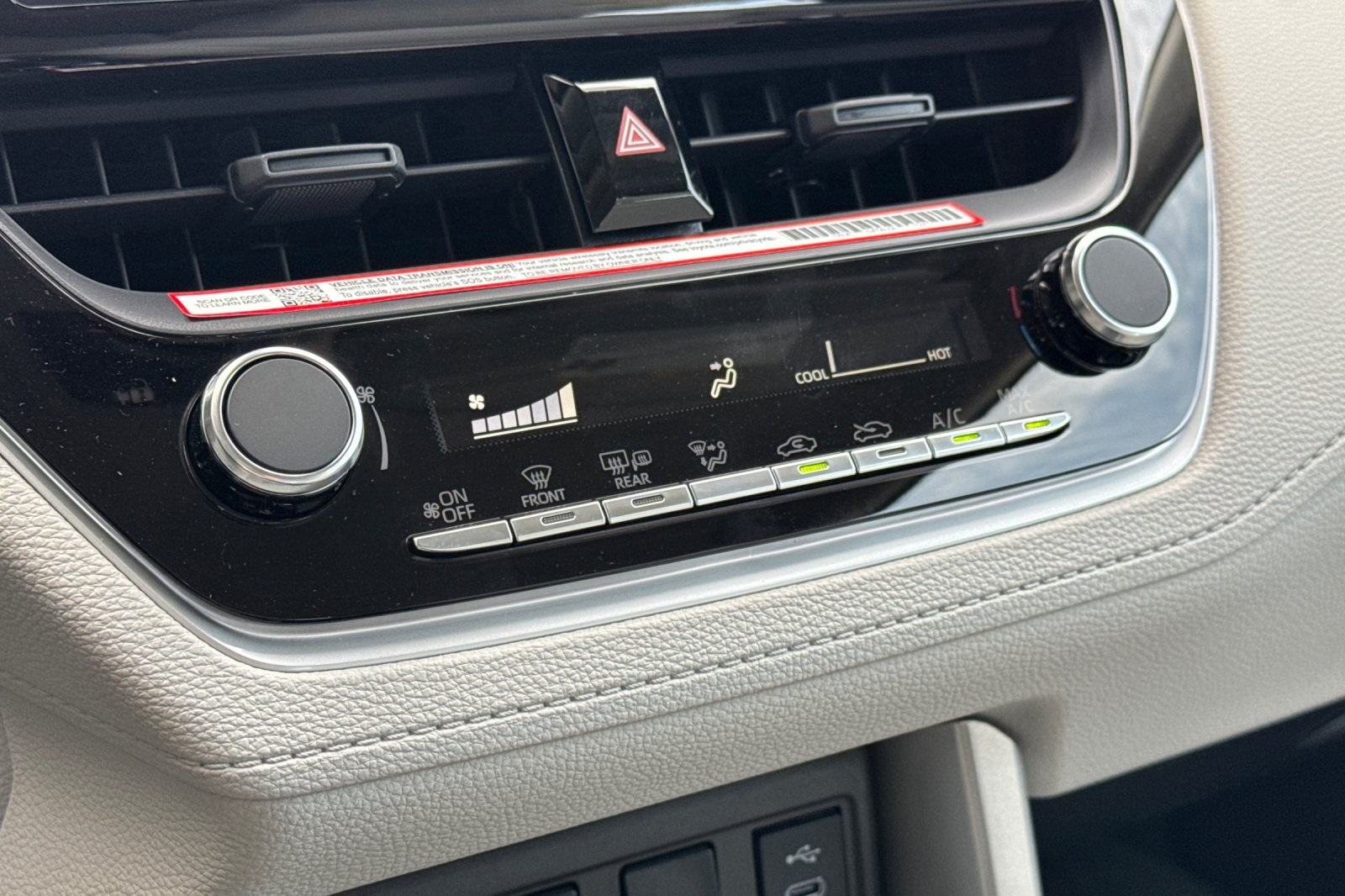 2025 Toyota Corolla Cross L photo 19