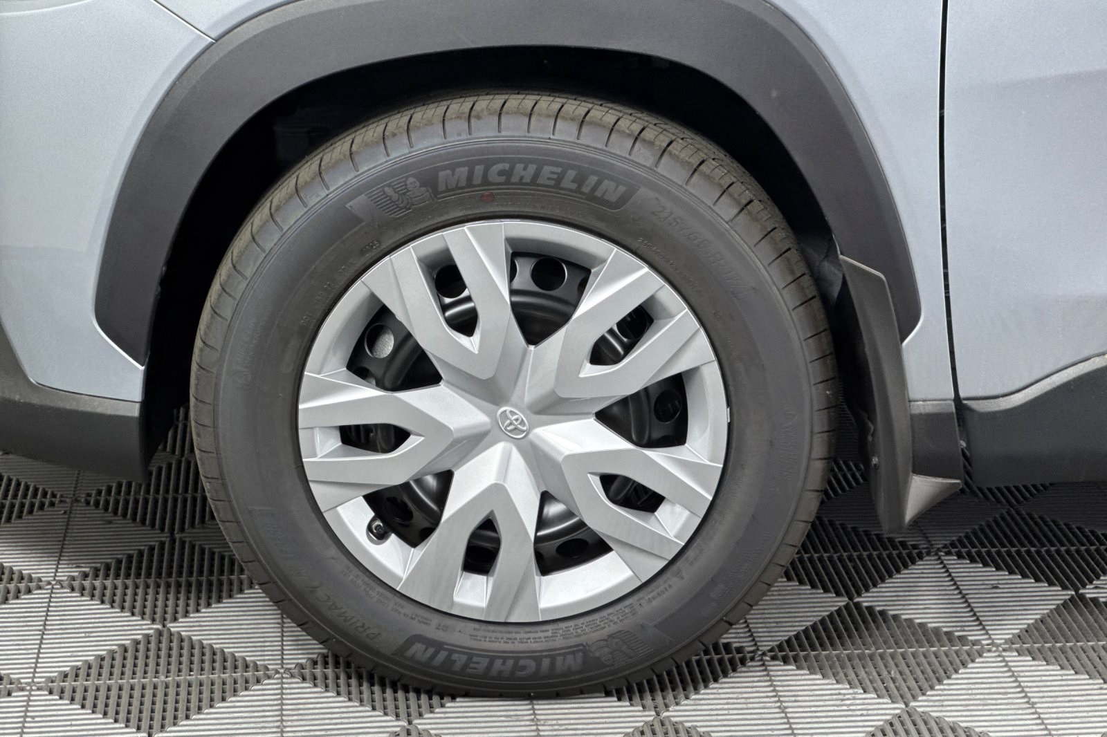 2025 Toyota Corolla Cross L photo 23