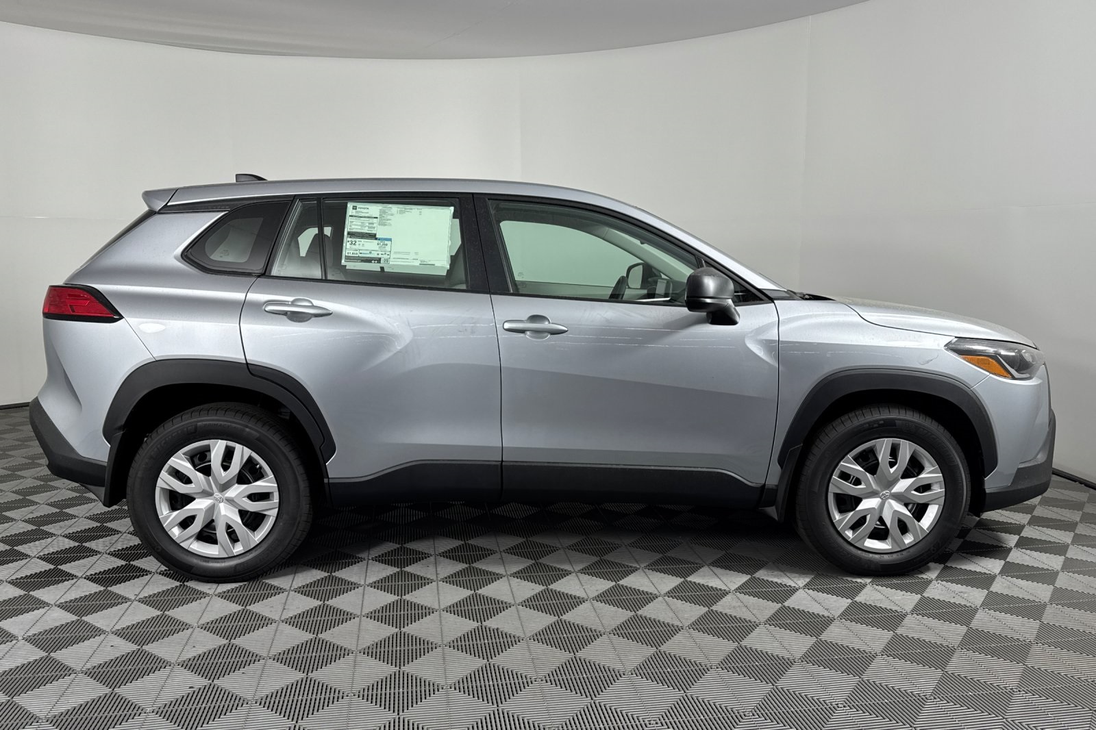 2025 Toyota Corolla Cross L photo 3
