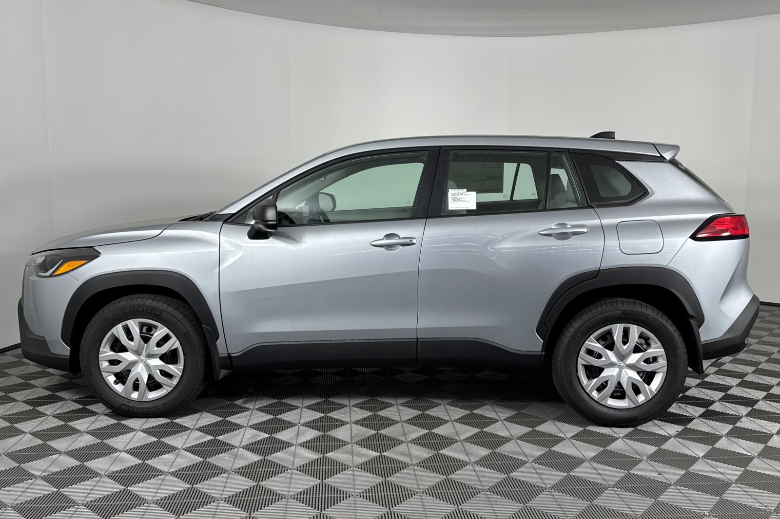 2025 Toyota Corolla Cross L photo 7