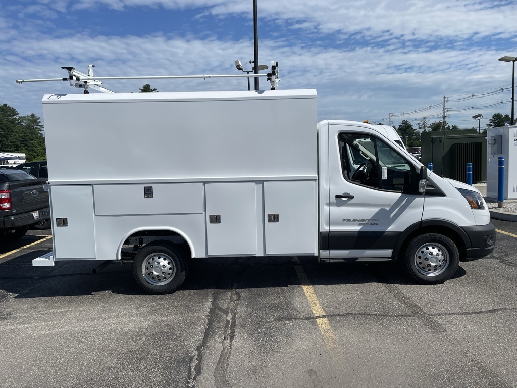 2025 Ford Transit Chassis Cab photo 2