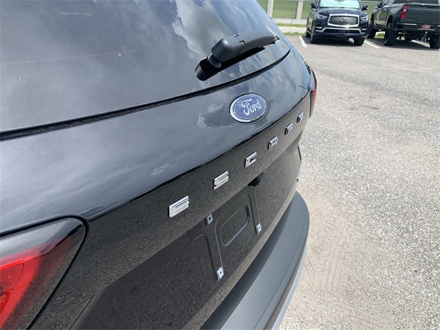2025 Agate Black Metallic Ford Escape Base FWD SUV