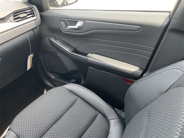 2025 Agate Black Metallic Ford Escape Base FWD SUV