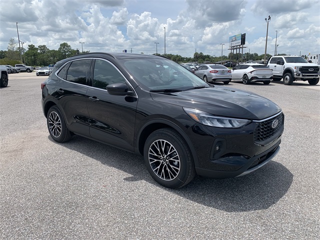 2025 Agate Black Metallic Ford Escape Base FWD SUV