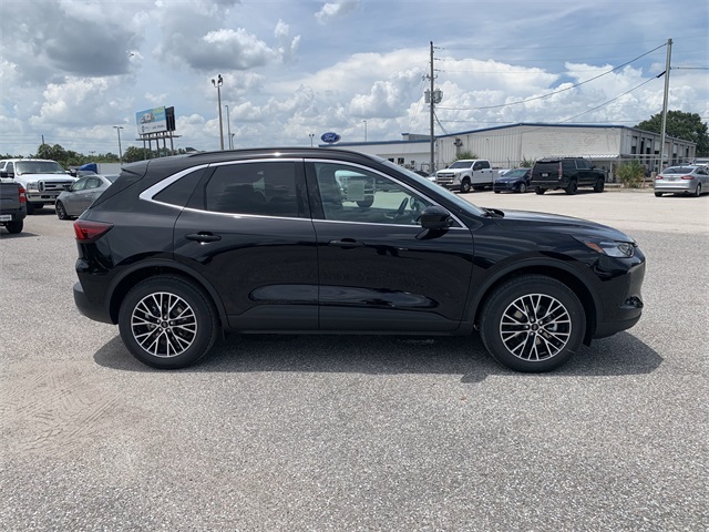 2025 Agate Black Metallic Ford Escape Base FWD SUV