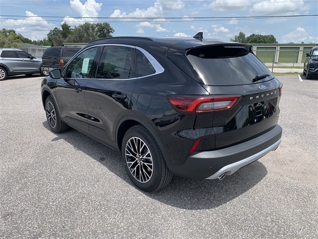 2025 Agate Black Metallic Ford Escape Base FWD SUV