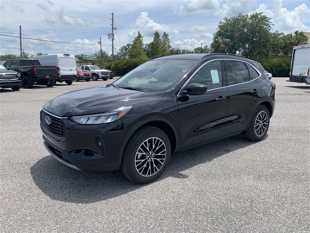 2025 Agate Black Metallic Ford Escape Base FWD SUV