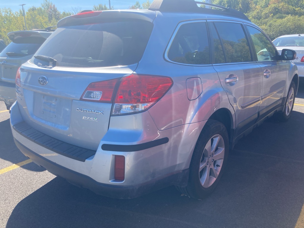 2013 Subaru Outback 2.5i Premium photo 4