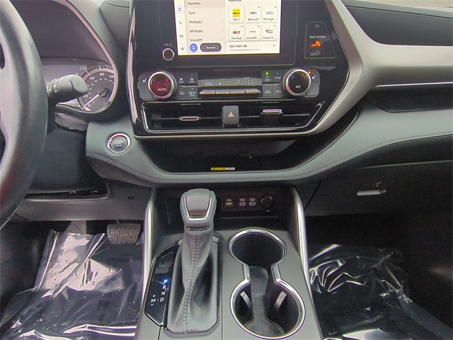 used 2023 Toyota Highlander car, priced at $39,400