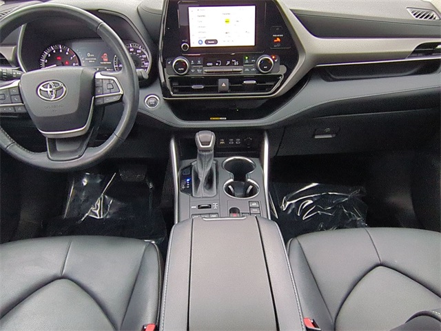 used 2023 Toyota Highlander car, priced at $39,400