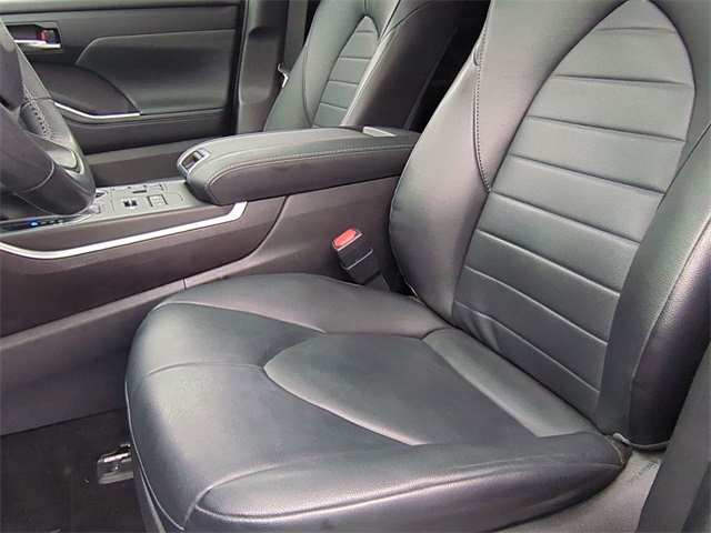 used 2023 Toyota Highlander car, priced at $39,400