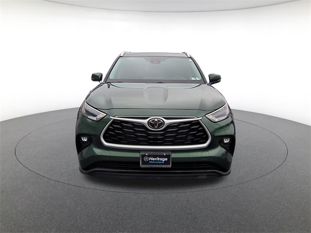 used 2023 Toyota Highlander car, priced at $39,400