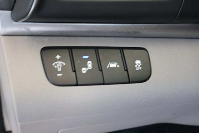 2020 Hyundai Elantra SEL photo 18