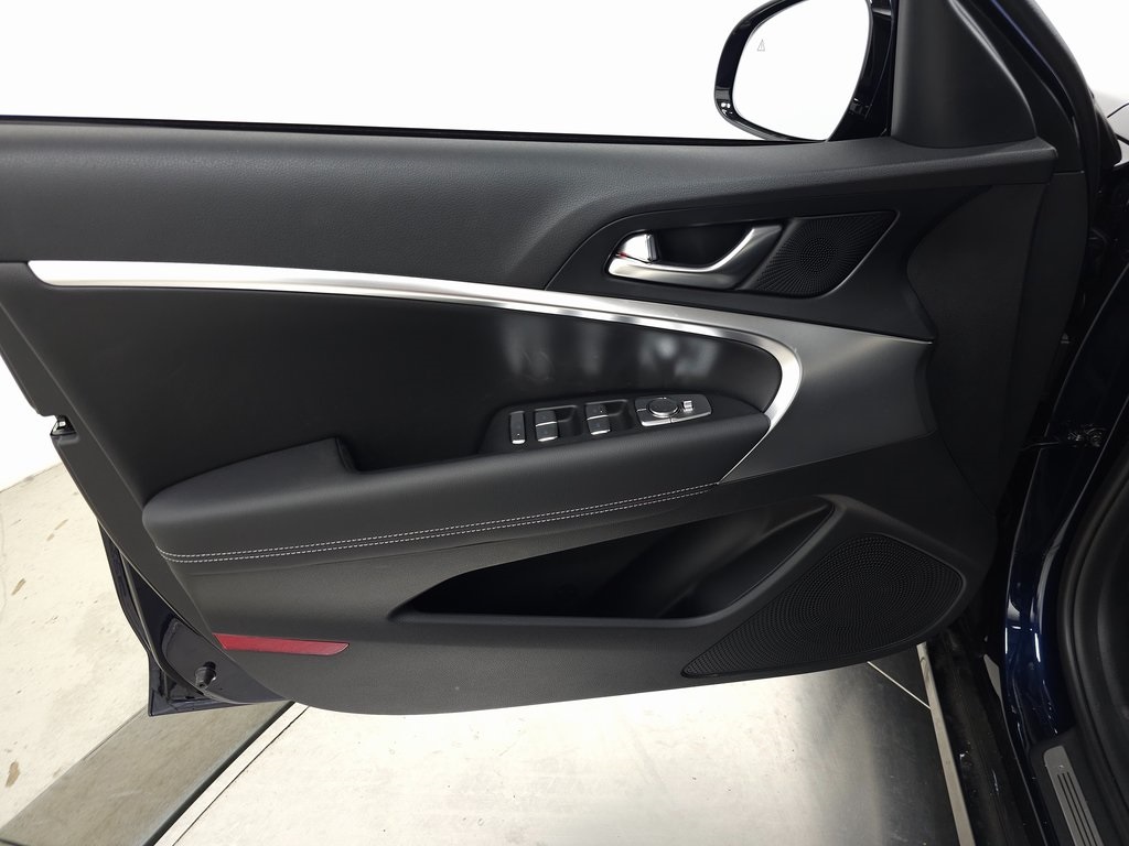 2026 Genesis G70 2.5T AWD photo 4