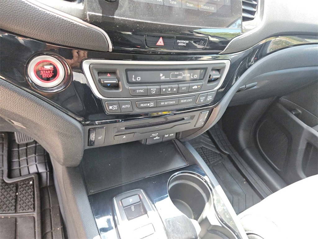 2022 Honda Pilot Touring photo 17