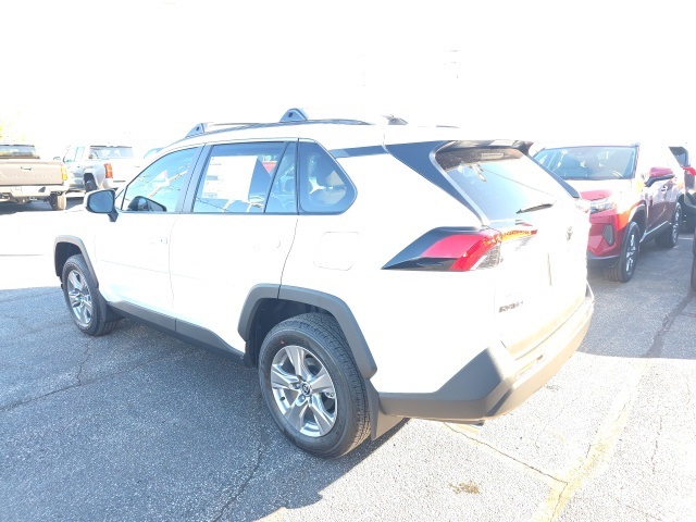2025 Toyota RAV4 XLE photo 2