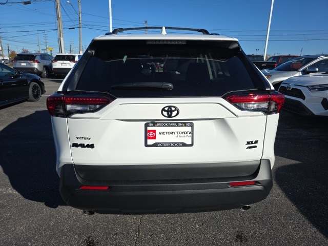 2025 Toyota RAV4 XLE photo 3