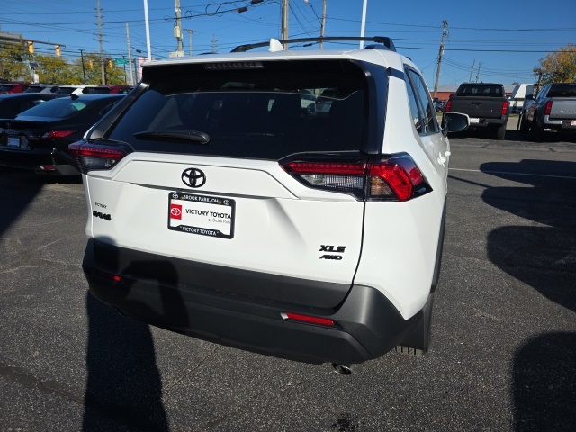 2025 Toyota RAV4 XLE photo 4