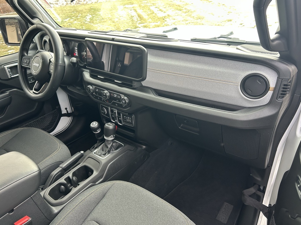 used 2025 Jeep Gladiator car, priced at $34,612