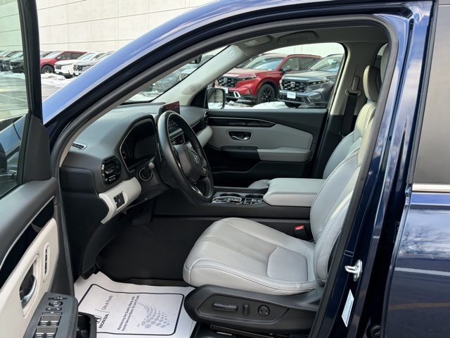 used 2025 Honda Pilot car, priced at $39,995