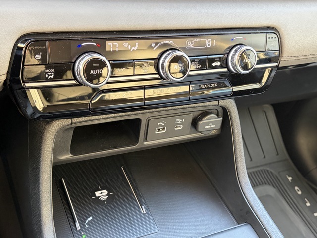 used 2025 Honda Pilot car, priced at $39,995