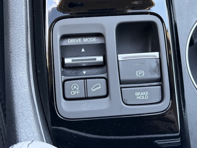 used 2025 Honda Pilot car, priced at $39,995