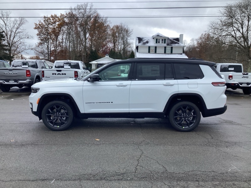 2025 Jeep Grand Cherokee Limited photo 3