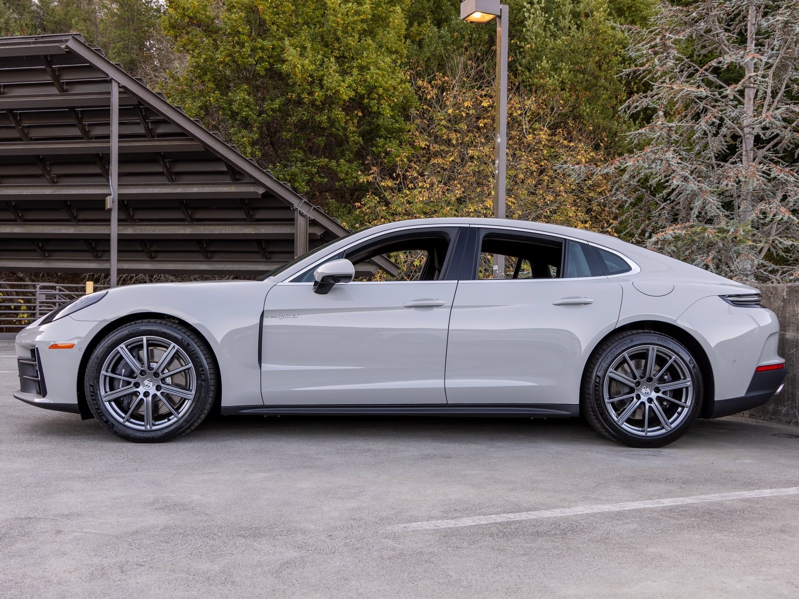 2026 Porsche Panamera 4 E-Hybrid photo 2