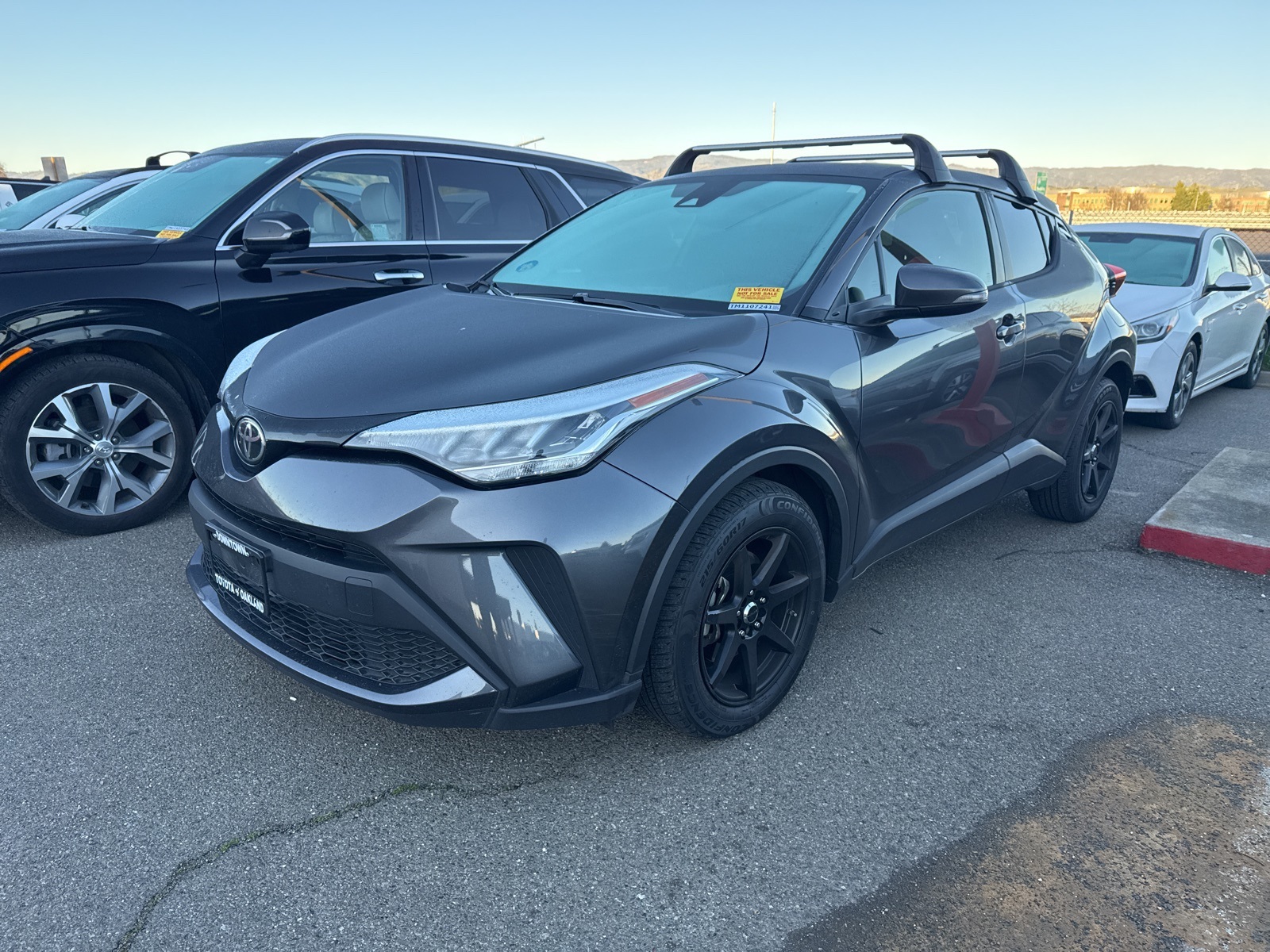 2021 Toyota C-HR LE's photo