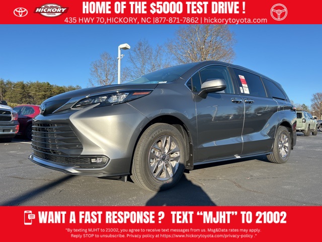 2026 Toyota Sienna XLE's photo