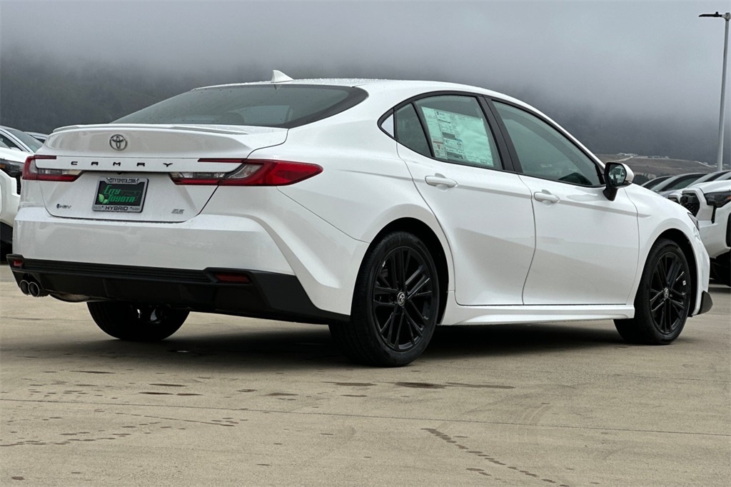 2025 Toyota Camry SE photo 4