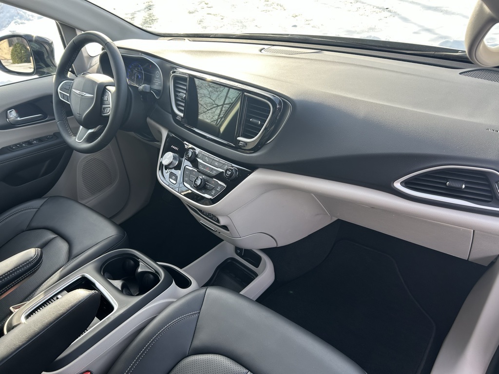 used 2024 Chrysler Pacifica car, priced at $29,773